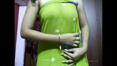 indian sexy bhabhi showing boobs