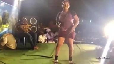 Pussy show in record dance