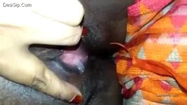 Desi wife fingering her pussy and cumed 1