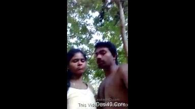 Horny Indian Cpl outdoor Kissing