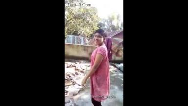 Desi Girl Showing Her Boobs To Lover