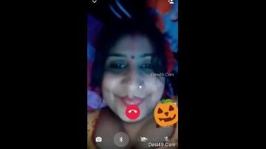 Exclusive- Horny Indian School Teacher Showing Her Boob On video Call