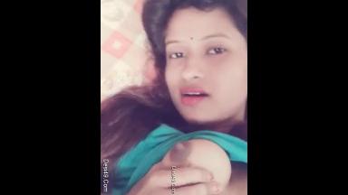 Exclusive- Cute Indian Girl Showing her Boobs