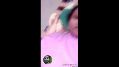 Exclusive- Desi Girl Showing Her Boobs on video Call