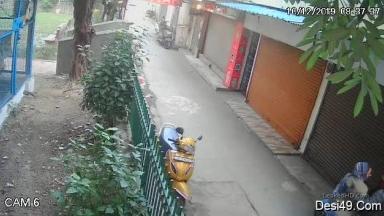 Exclusive- Desi Lover Outdoor Romance And Blowjob Capture On CCTV