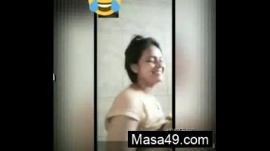 esi Girl Showing her Bathing On Video Call