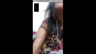 Cute Look Desi Shy Girl Finlay Showing Her Boobs On Video Call