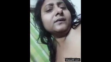 Horny Desi Bhabhi Play With Her big Boobs