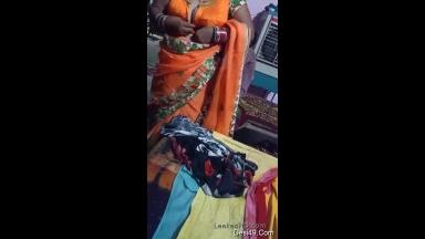 Desi Bhabhi  Changing Cloths