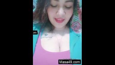 Sexy Paki Girl Showing Her Big Boobs