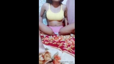 Horny Desi Girl Musterbation with Banana