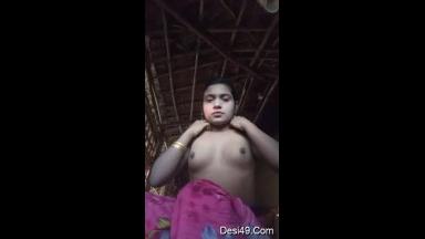 Desi village Girl Showing Her Boobs And Pussy