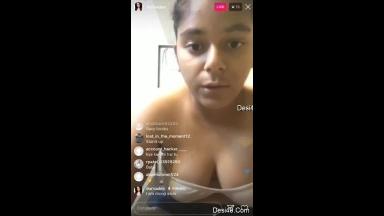 Sexy Insta Girl Showing Boobs on Live