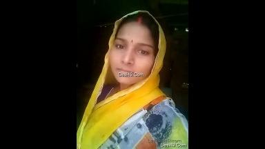 Village Bhabhi Showing Boobs and Pussy