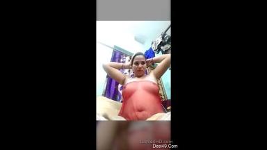 Bhabhi Play With Boobs