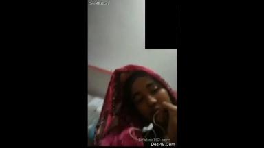 Today Exclusive  Cute Desi village Girl Showing Her Boobs on Video Call