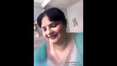 Horny Paki Bhabhi Masturbating