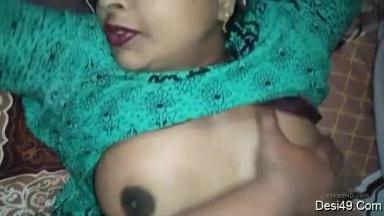 Desi Bhabhi Boobs pressing