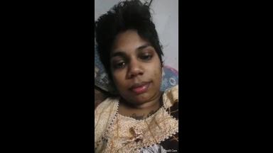 Cute Tamil Girl Showing her Boobs on Video Call