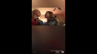 girl shows pussy and tits on periscope