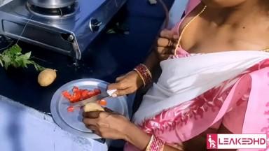 INDIAN VILLAGE WIFE IN KITCHEN ROOME DOGGY STYLE HD XXX