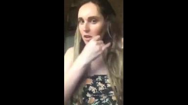 Milf exposes her titties on periscope