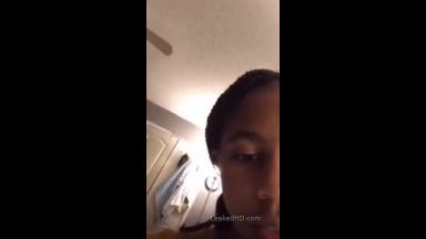 sexy ebony teen shows her underboobs on periscope