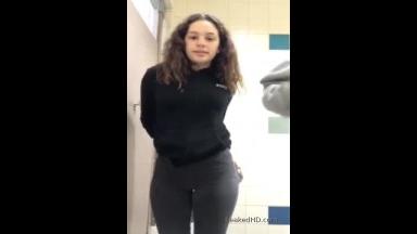 thot shows her ass on periscope