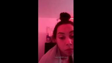 teen sucking on her dildo on periscope