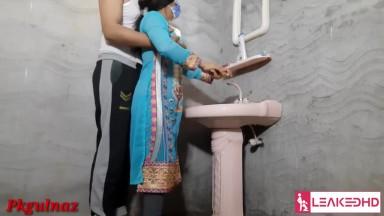 DESI INDIAN GIRLFRIEND FUCKING IN WASHROOM HINDI AUDIO