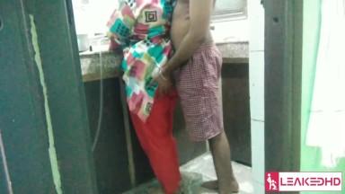 HOT BHABHI KO KITCHEN SE ROOM MAI CHODA