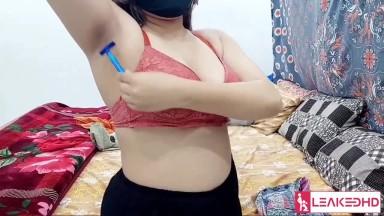 INDIAN SERVANT SHAVING PUSSY OF MISTRESS  THAN MISTRESS SQUIRT HER PUSSY ORGASM IN HIS MOUTH