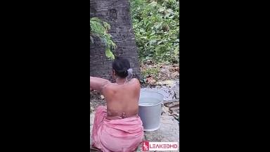 Desi Bhabhi Outdoor Bathing