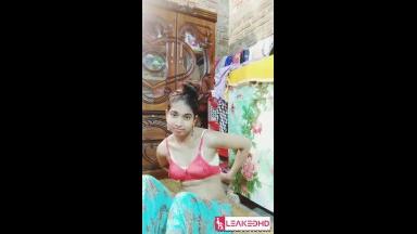 Horny Desi Girl Shows her Nude Body Part 4