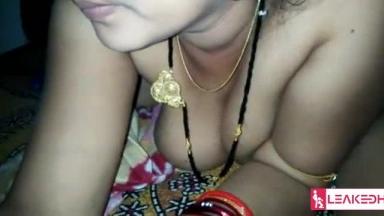 Desi Sexy Bhabhi Showing Big Cleavage