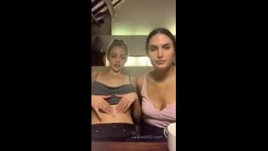 blonde girl nipslip on periscope