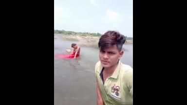 Today Exclusive Young Couple Enjoying In River Must Watch 