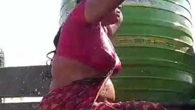 Desi Village House Wife Bathing Video Full Open