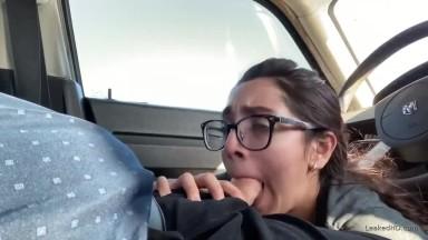 Cute nerdy teen girlfriend sucking cock in the car 