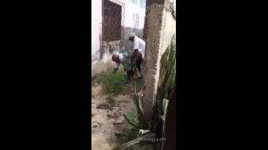 Haitianos Sorprendidos Singando en un Callejn al Aire Libre