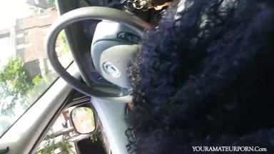 Black hottie gives an amazing road head