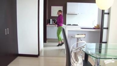 Raunchy close up fuck with horny Latina cleaning lady