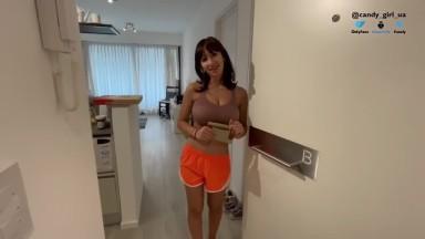 Unfaithful busty wife fucks pizza guy to avoid paying for delivery