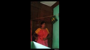 Today Exclusive-Desi Aunty Changing Cloths Record In Hidden Cam Part 2