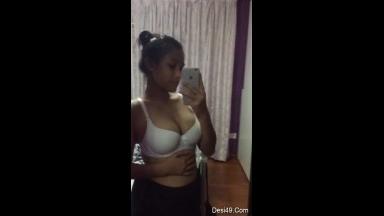 Today Exclusive- Cute Lankan Girl Showing her Boobs