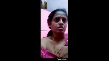 Today Exclusive- Mallu Bhabhi Showing Her Milky Boobs On Video Call