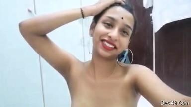 Today Exclusive- Sexy Tamil Girl Showing Her Boobs Part 1