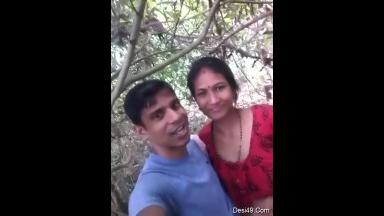 Today Exclusive- Dewar Bhabhi Out Door Romance