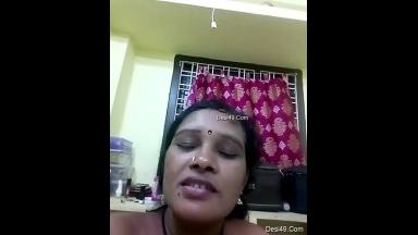 Today Exclusive- Horny Bhabhi Showing Her Boobs