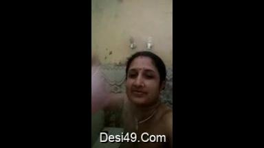 Today Exclusive- Desi Bhabhi Bathing Part 1